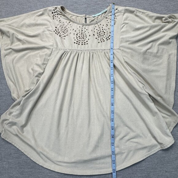 Maurices Womens Beige Tan Eyelet Blouse Short Dolman Sleeves Keyhole Size Small - Picture 12 of 15